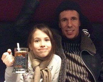 Видео с пьяным Паниным и его дочерью назвали постановочным