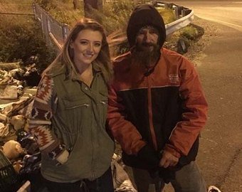 Девушка собрала для бездомного более  тысяч, который ей помог