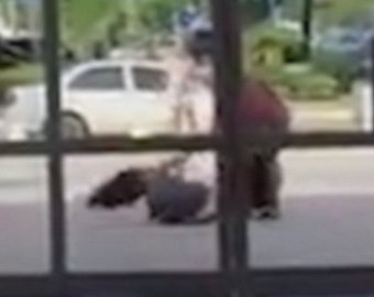 На Карибах мужчина избил девушку из-за селфи