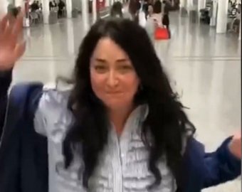Танец Лолиты в аэропорту удивил соцсети