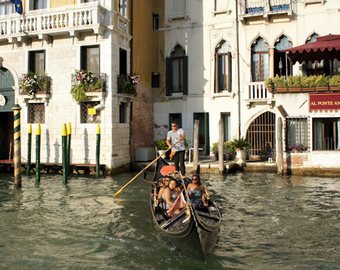 Пара угнала в Венеции гондолу, чтобы устроить романтическую прогулку