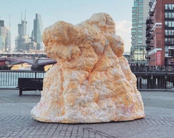 Огромная скульптура из жира заставит толстяков задуматься о своем здоровье