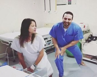 Акушер из Бразилии помогает пациенткам зажигательными танцами накануне родов