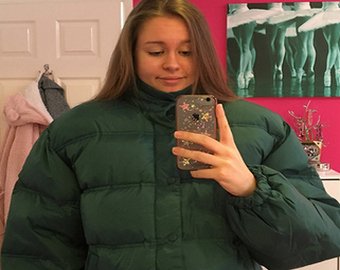 Интернет-пользователи подняли на смех хрупкую девушку в "очень большой куртке"