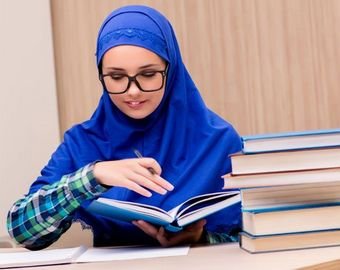Cуд запретил учительнице ходить в школу в хиджабе