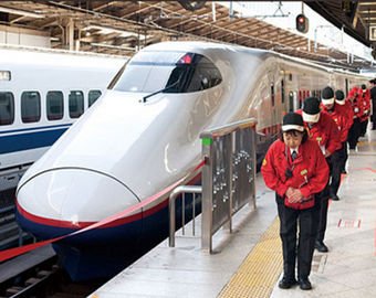 В Японии извинились перед пассажирами за поезд, уехавший на 25 секунд раньше отправления