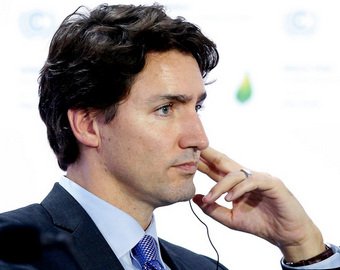 В Сети обсуждают «отвалившуюся» бровь премьера Канады