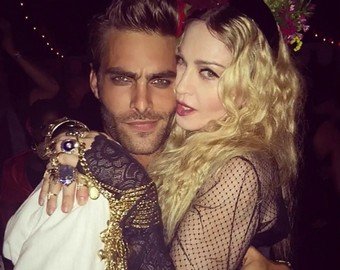 СМИ: Мадонна выходит замуж за юного манекенщика