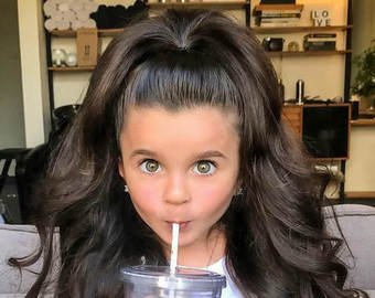 Маленькая девочка из Израиля покорила инстаграм роскошными волосами