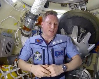 Космонавт Сергей Прокопьев показал на видео дыру на МКС