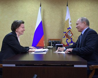 Губернатор случайно села в кресло Президента России