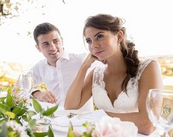 Невеста заставила гостей платить за еду на своей свадьбе