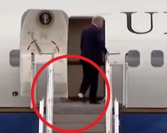 Трамп поднялся на самолет с прилипшей к ботинку «туалетной» бумагой