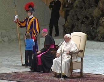 Ребёнок прервал аудиенцию Папы Римского