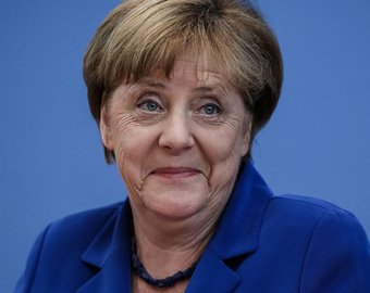 Меркель перепутали с супругой президента Франции