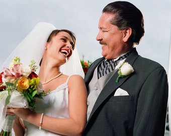 Отец пошутил над фото дочери из свадебного путешествия