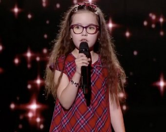 10-летняя победительница «Голоса» заставила всех плакать