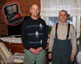 Чиновники отблагодарили педикюрными наборами охотников, спасших школьников