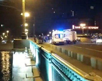 В Петербурге безумец на каршеринговом авто попытался разводящийся мост
