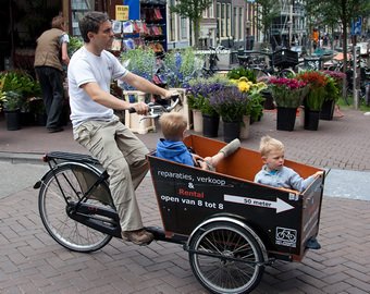 В Амстердаме можно взять напрокат супруга-гида на один день