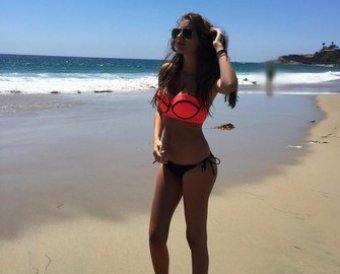 Кэти Топурия похвасталась идеальной фигурой на пляже