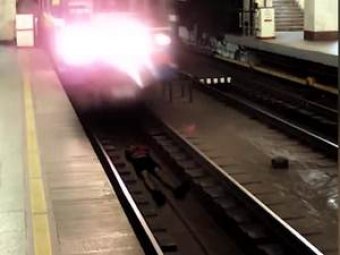Пранкер лег под поезд в метро ради лайков