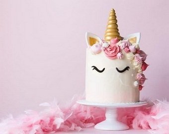 Молодая мать получила непристойный торт на день рождения дочки