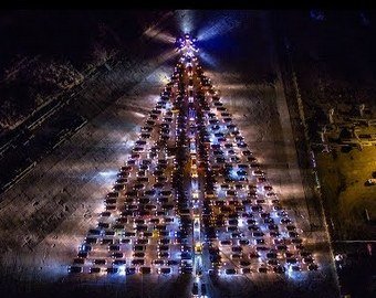 Автоёлку-геоглиф из автомобилей собрали в Ставрополе