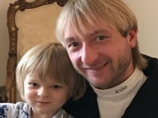 4-летний сын Рудковской стал звездой ледового шоу Евгения Плющенко