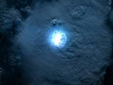 Астронавты МКС сделали снимки молнии из космоса