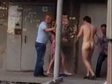 Мужчина в пылу драки сорвал с противника трусы