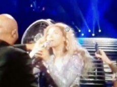 Бейонсе едва не лишилась волос во время концерта