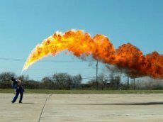 Как работает огнемёт в замедленном движении