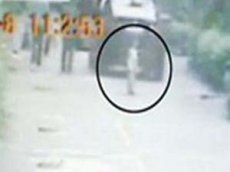 Китаец на BMW X6 несколько раз переехал ребенка