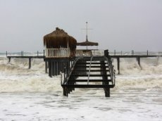 Цунами смыло музыкантов со сцены в Индонезии