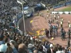 Фанаты "Зенита" закидали ОМОН креслами на матче с "Крыльями"