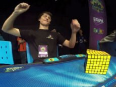 Австралиец собрал кубик Рубика за 4,73 секунды