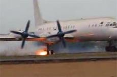 В Анголе у самолета отвалилось одно из колес шасси