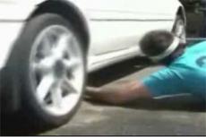 Автомобиль переехал человека