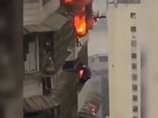 Чудесное спасение при пожаре в многоэтажке
