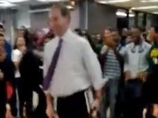 Завуч чикагской школы сплясал джигу в школе