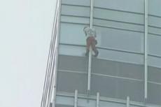 Человек-паук в Гонконге «освоил» здание в 46 этажей