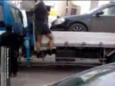 ГИБДД Владивостока: владелица "Nissan Teana" сама залезла на эвакуатор