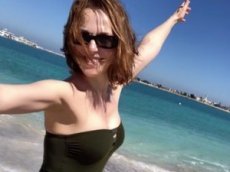 38-летняя Альбина Джанабаева похвасталась фигурой в бикини