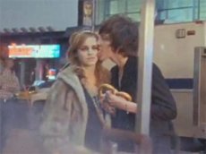 Эмма Уотсон снялась в клипе своего бойфренда