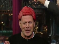 Брюс Уиллис в парике из мяса