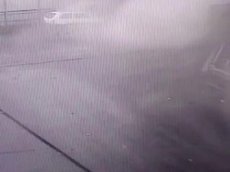 Камеры наблюдения зафиксировали момент обрушения моста в Генуе