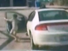 7-летний пацан угнал автомобиль и устроил гонки