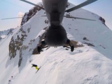Горнолыжник прыгнул с вертолета в кратер вулкана