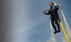 Немец создал жилет в стиле Джеймса Бонда